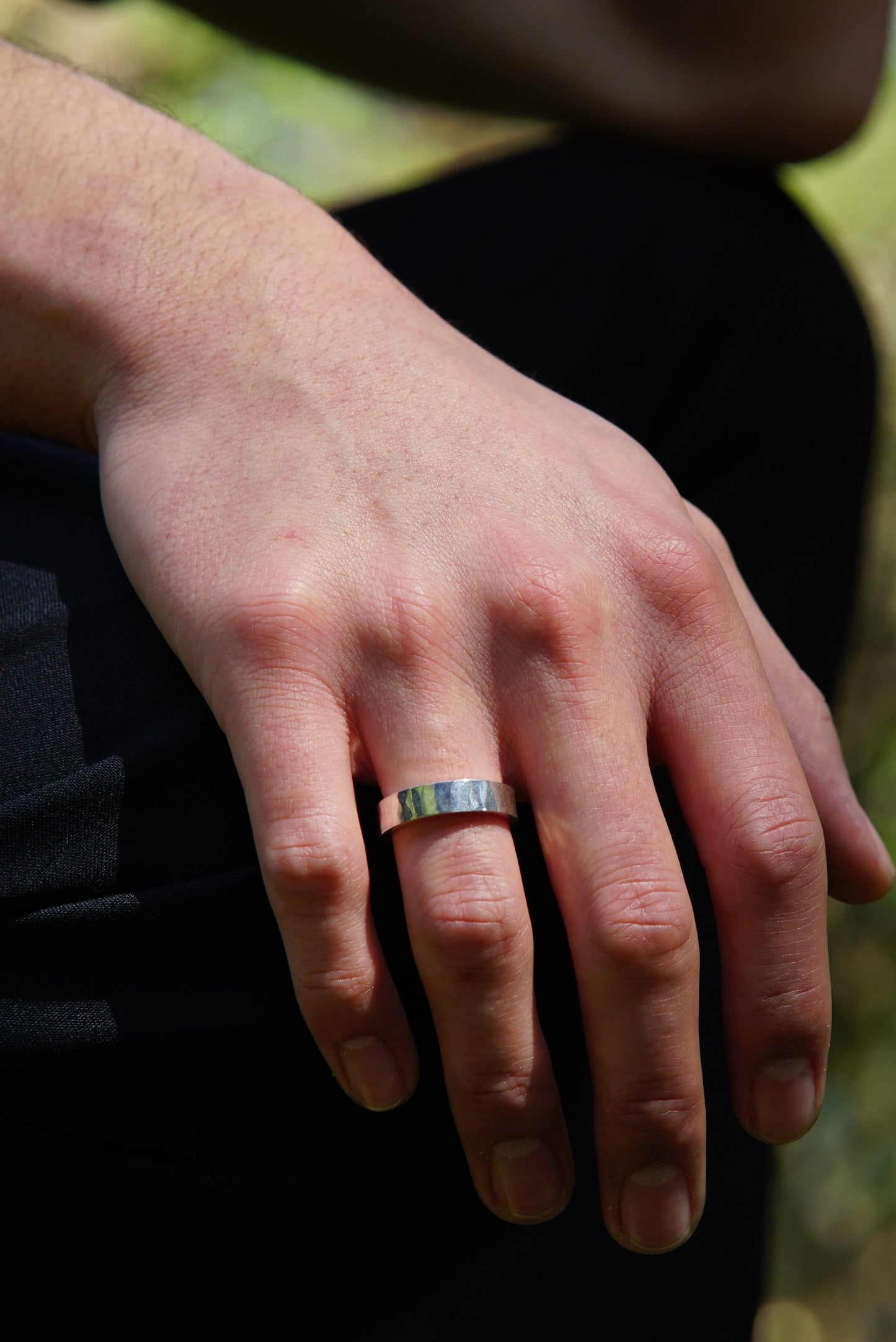 Anillo Magnum en plata esterlina con acabado artesanal – Joyería unisex de estilo minimalista - DOPAMYN