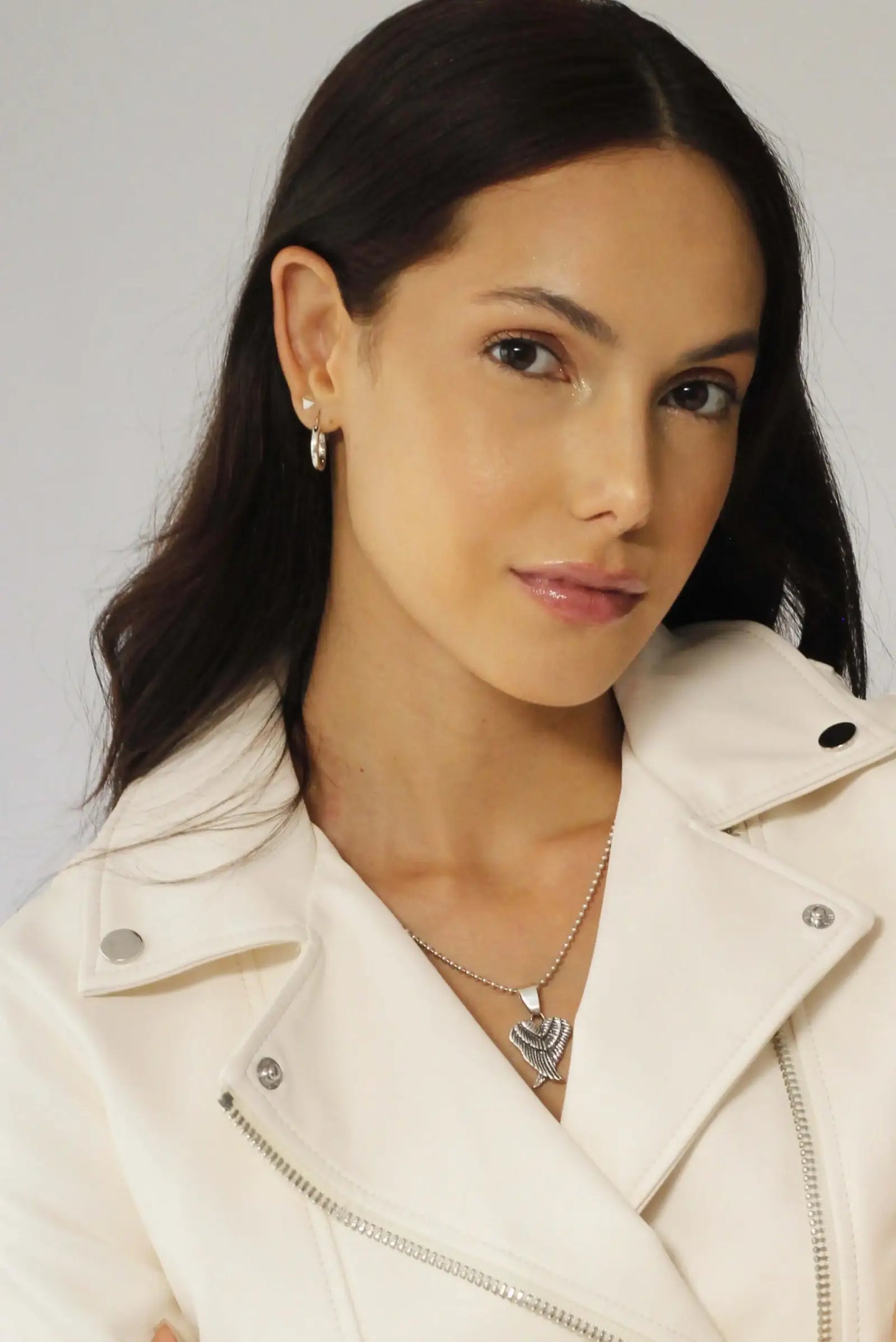 Collar unisex de alas en plata esterlina con diseño artesanal DOPAMYN