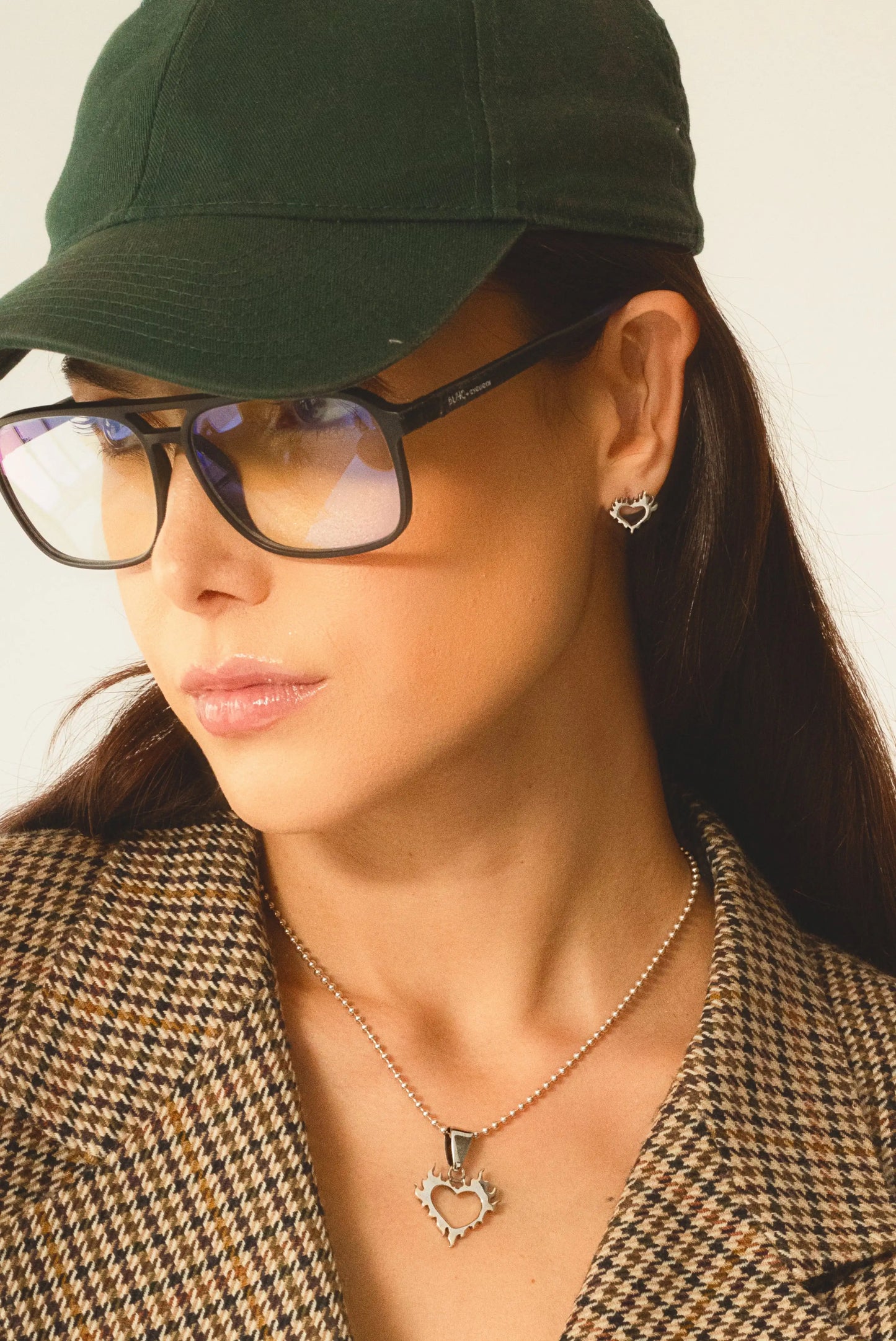 Set Heart on Fire con collar y aretes unisex de corazón en llamas, plata esterlina – DOPAMYN