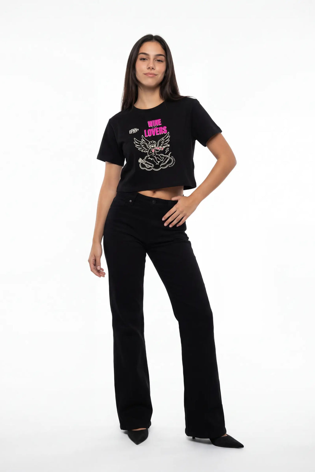 Crop top Wine Is For Lovers negro para mujer corte regular con estampado de cupido con vino al frente DOPAMYN