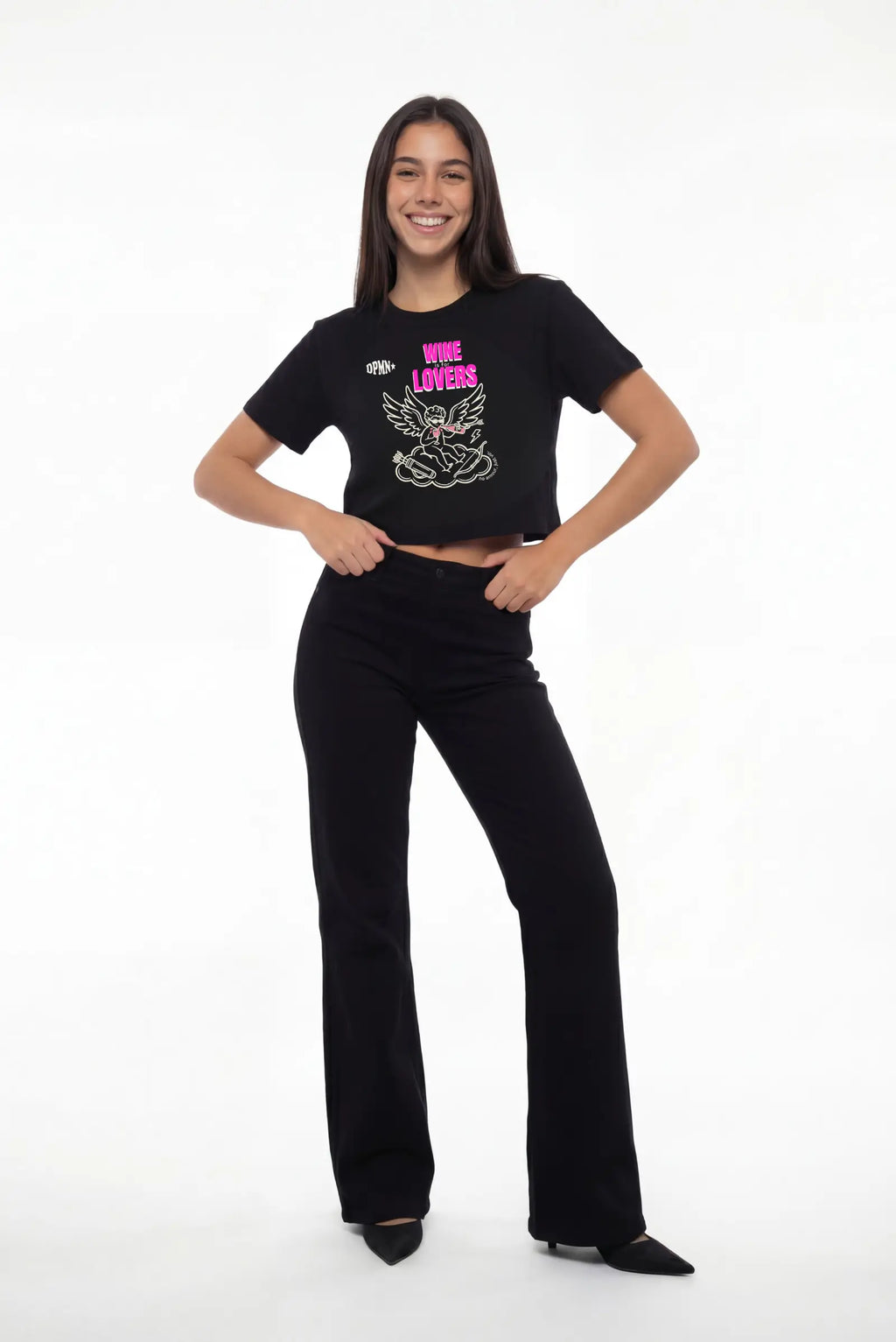 Crop top Wine Is For Lovers negro para mujer corte regular con estampado de cupido con vino al frente DOPAMYN