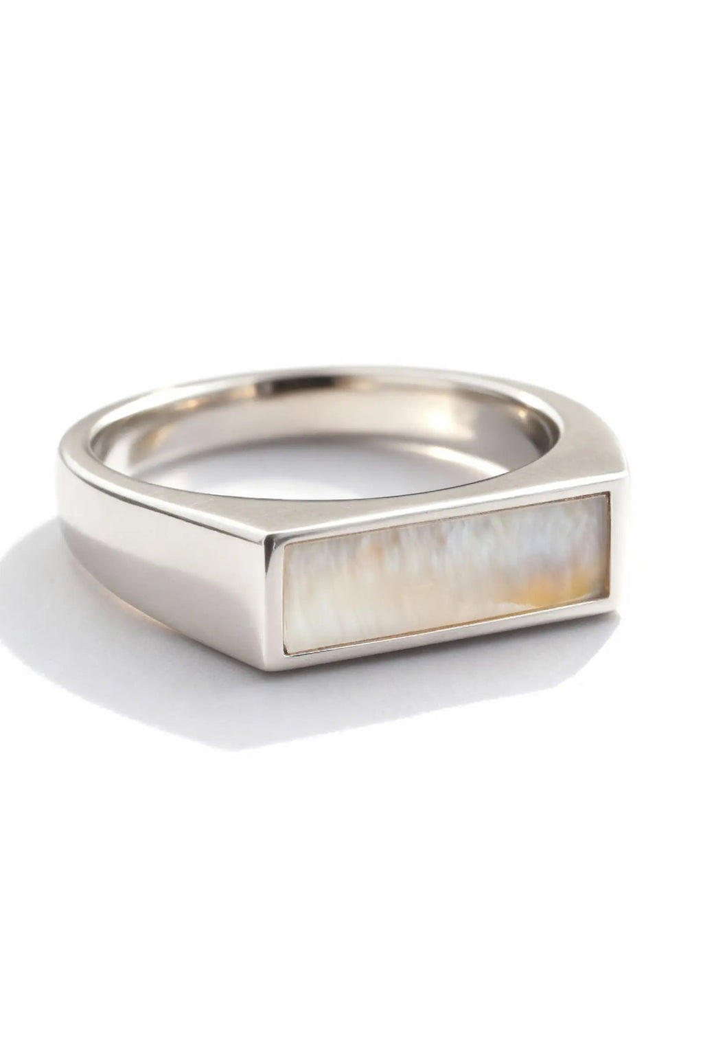 Anillo Rectangular en plata .950 diseño geométrico moderno unisex con piedra natural concha nácar DOPAMYN