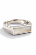 Anillo Rectangular en plata .950 diseño geométrico moderno unisex con piedra natural concha nácar DOPAMYN