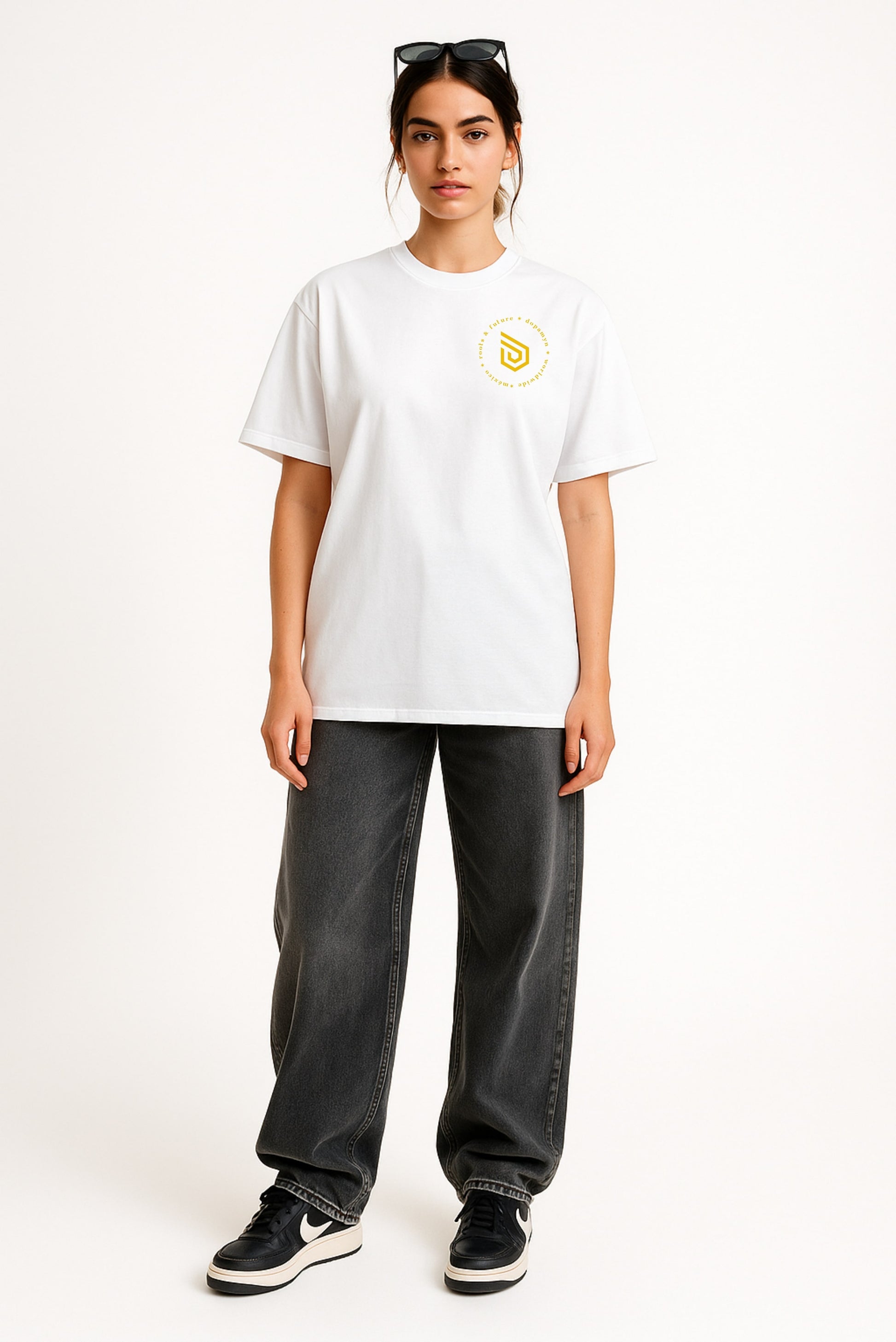 Playera unisex, oversize, casual, blanca con ilustración de monumentos y cultura de México