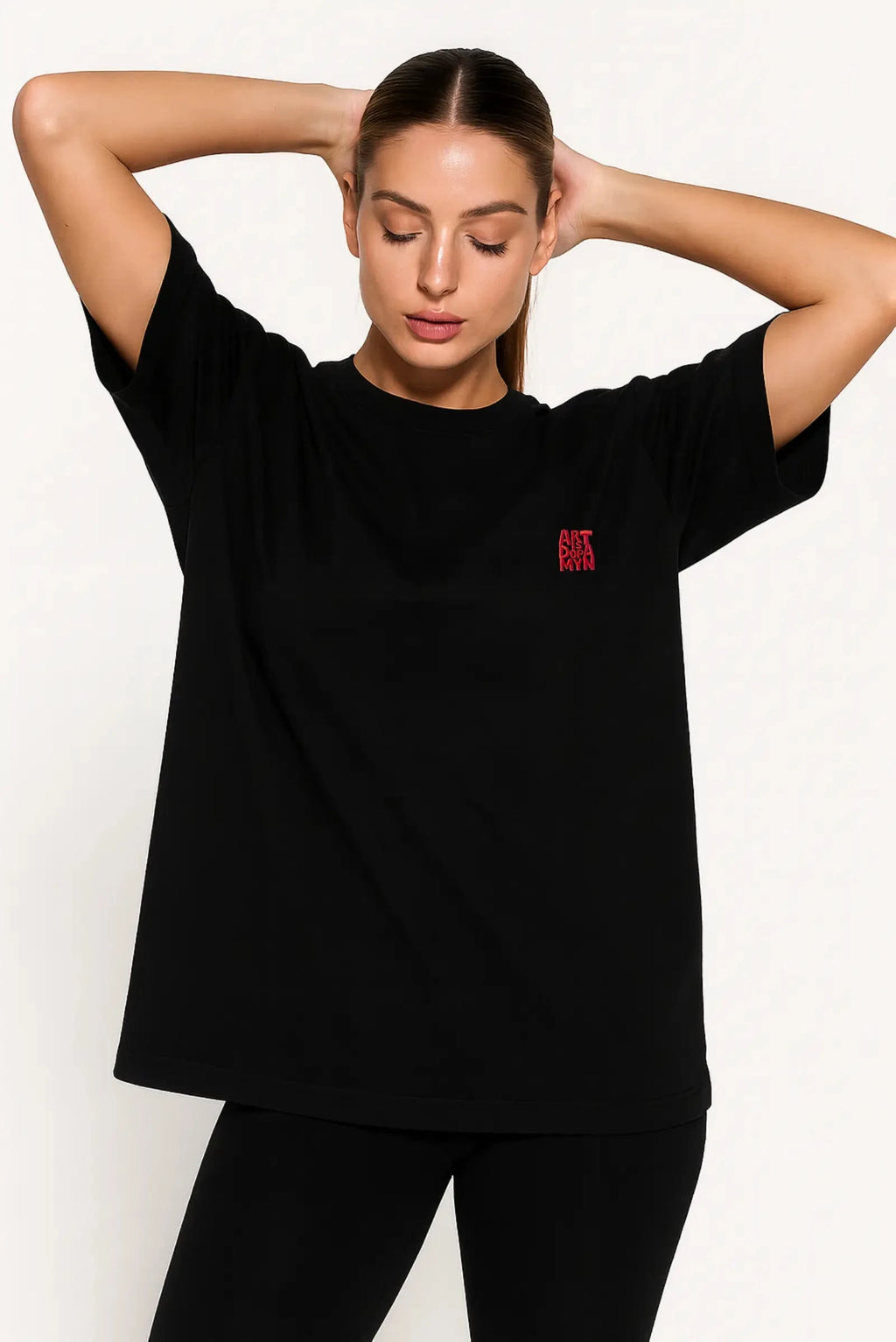 Playera negra oversized unisex Dopamyn con bordado frontal ART IS DOPAMYN