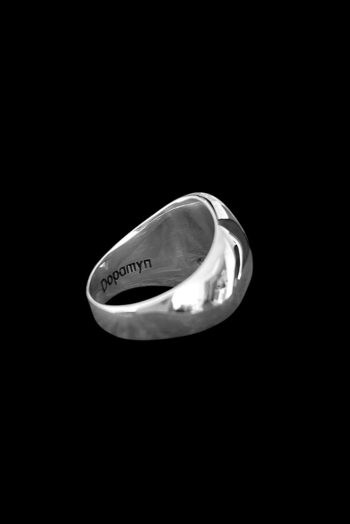 Anillo unisex de plata con palabra AMOR y corazón - Dopamyn