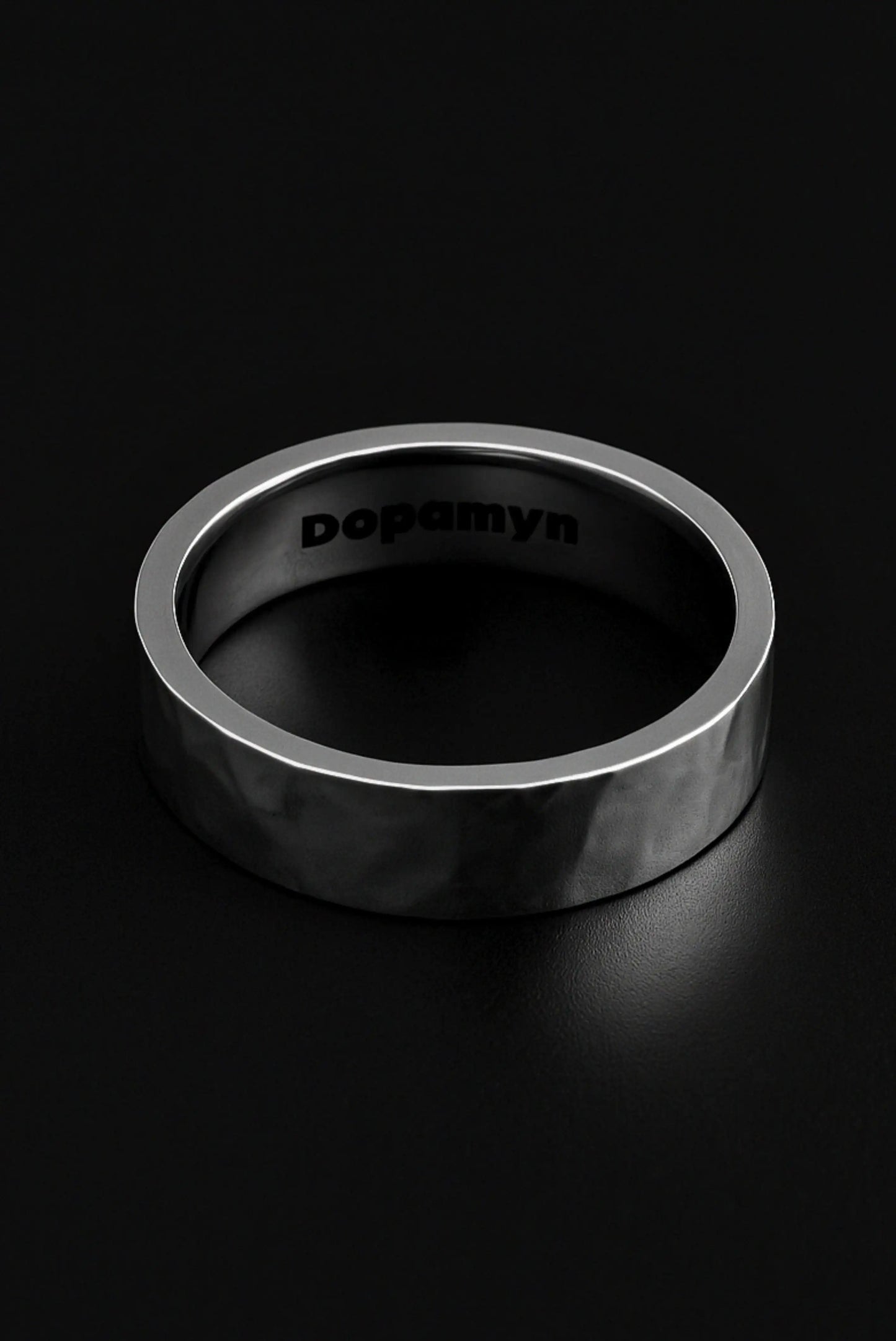 Anillo Magnum en plata esterlina con acabado artesanal – Joyería unisex de estilo minimalista - DOPAMYN