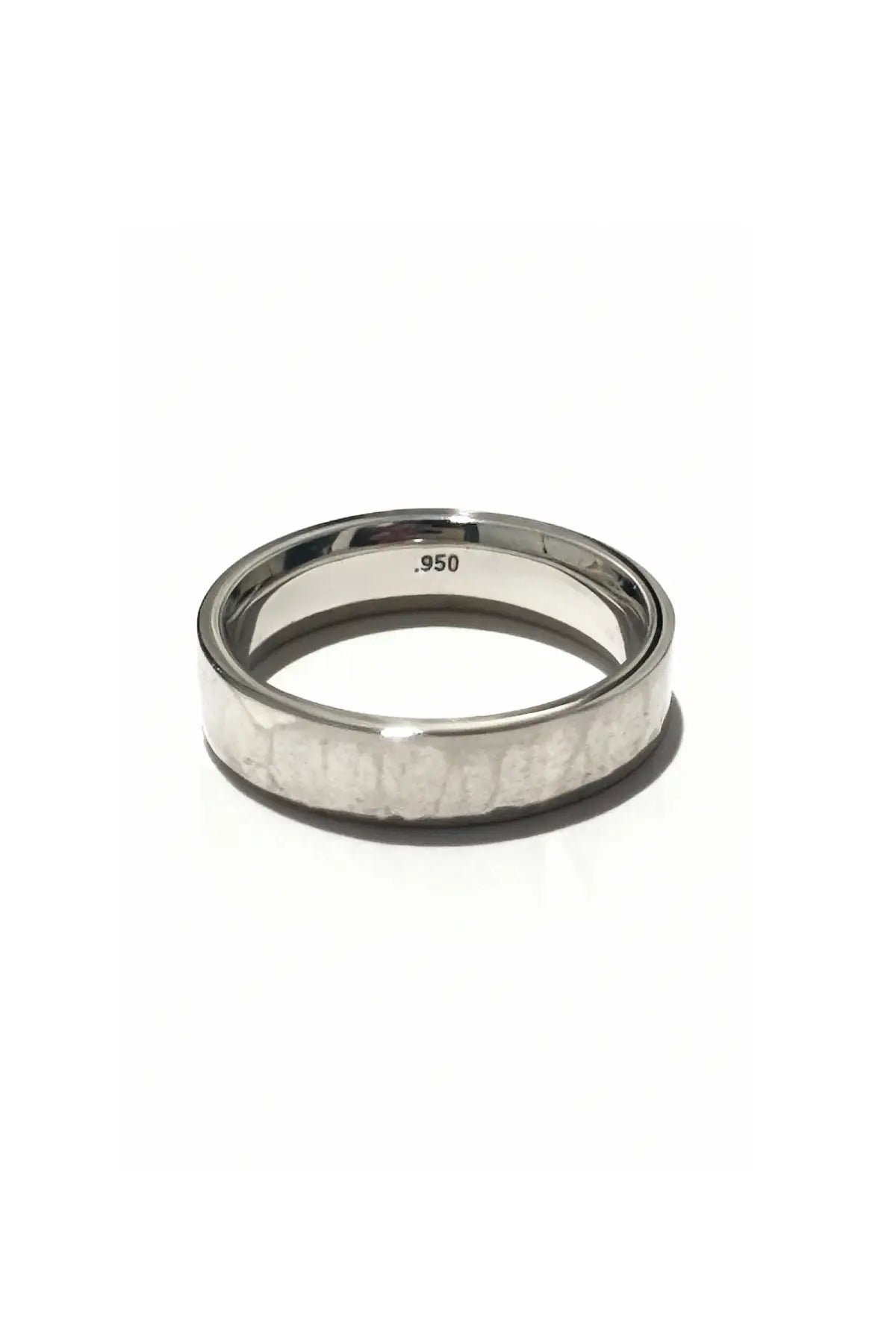 Anillo Magnum en plata esterlina con acabado artesanal. Joyería unisex de estilo minimalista DOPAMYN