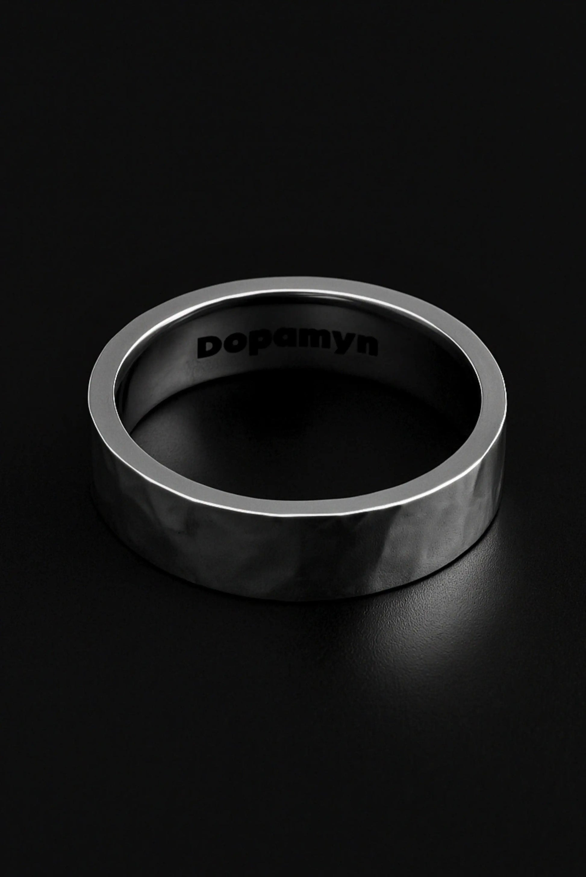 Anillo Magnum en plata esterlina con acabado artesanal – Joyería unisex de estilo minimalista - DOPAMYN