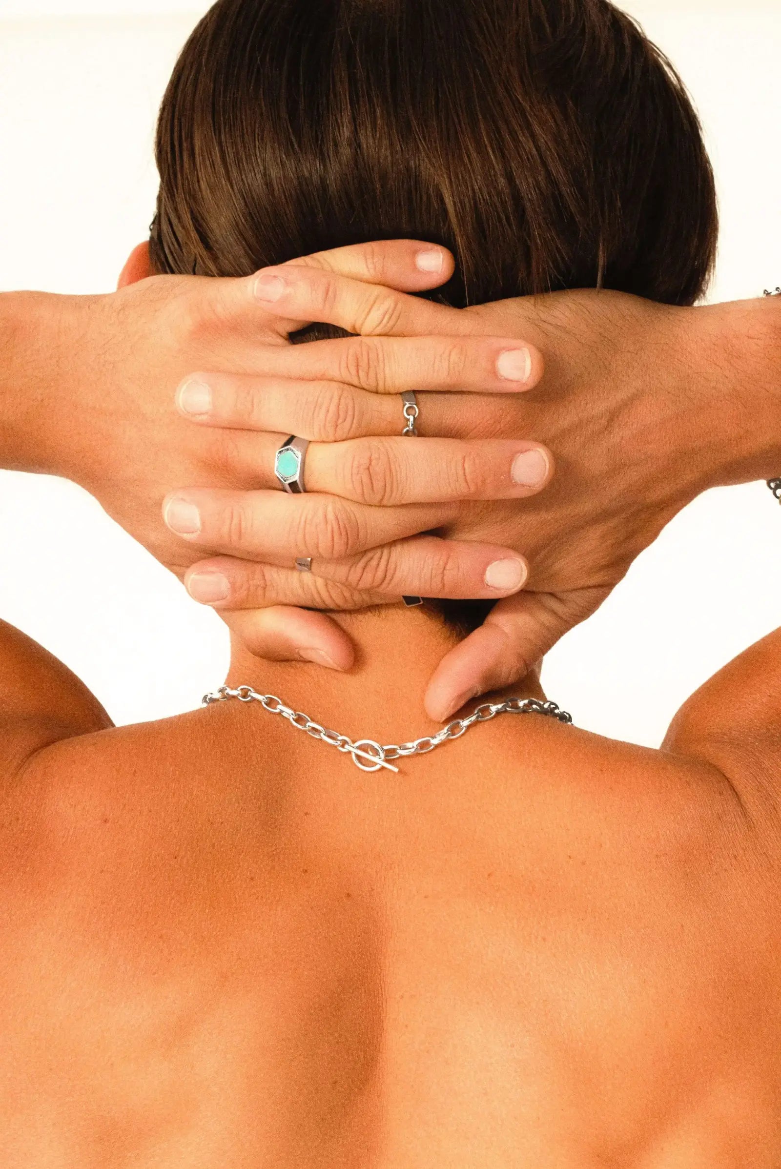 Anillo hexagonal de plata DOPAMYN. Diseño minimalista mexicano.