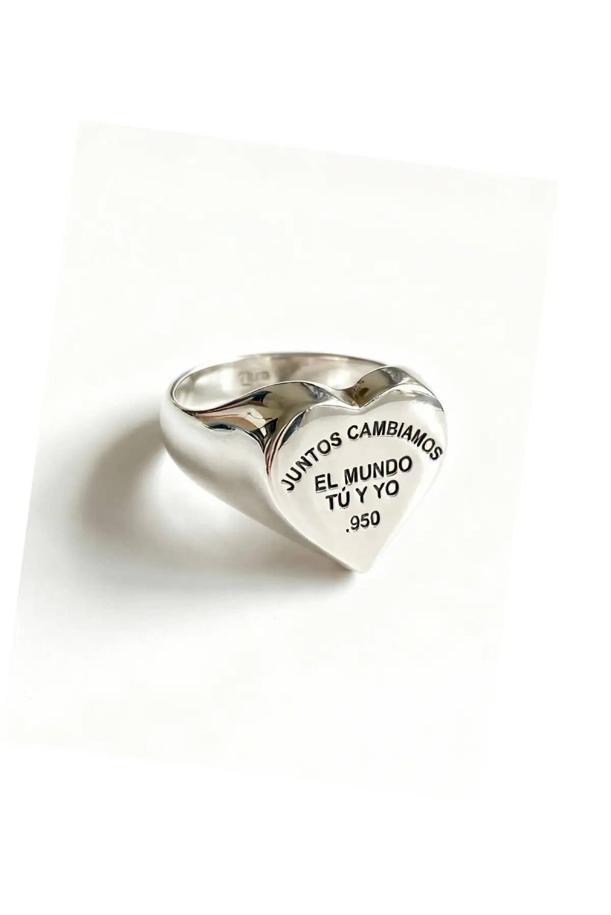 Anillo Sello de Corazón en plata .950 con grabado romántico Juntos cambiamos el mundo tú y yo