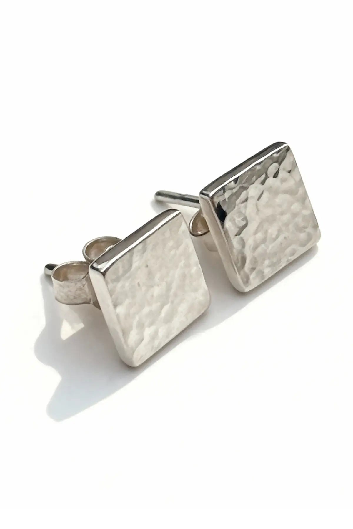 Aretes Harmonia cuadrados de plata .950 joyería artesanal minimalista y unisex Dopamyn