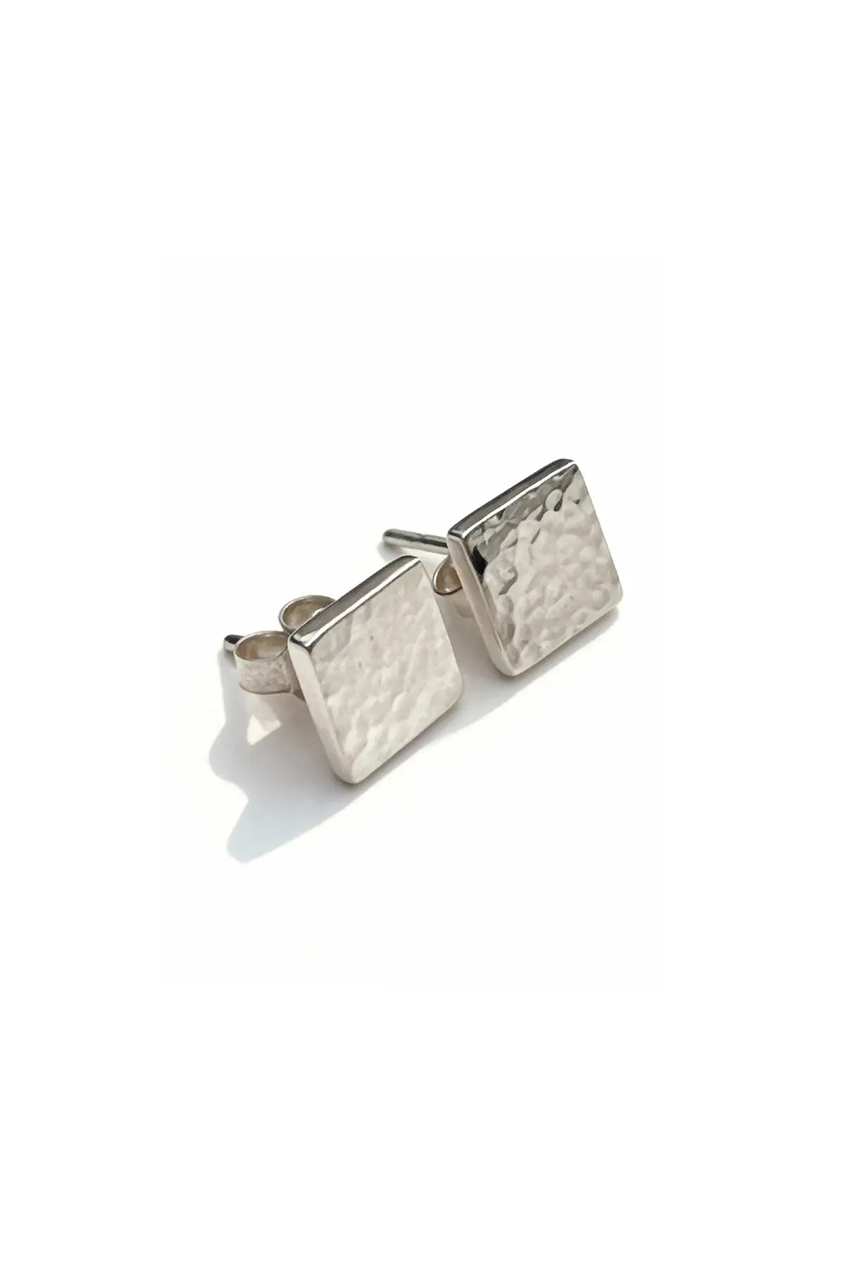 Aretes Harmonia cuadrados de plata .950 joyería artesanal minimalista y unisex Dopamyn