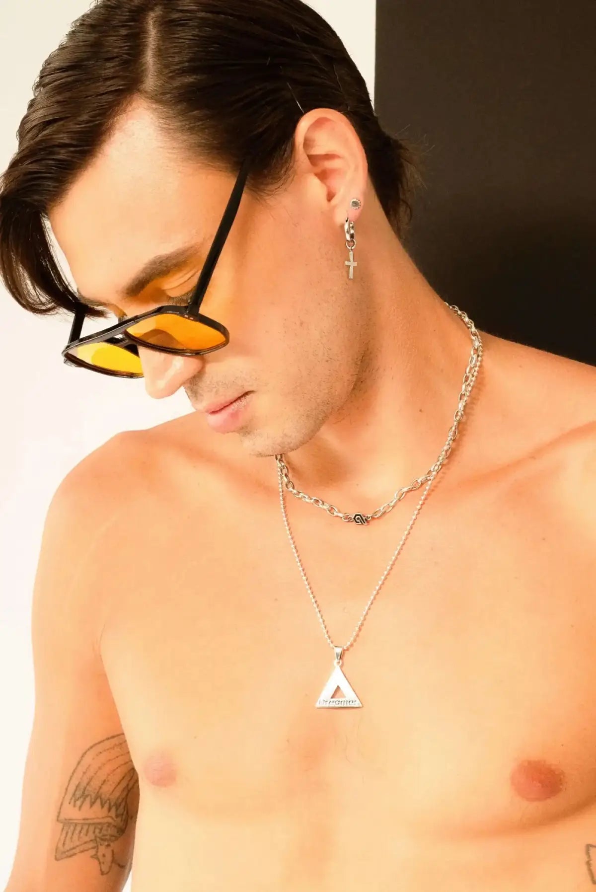Collar de triángulo Dreamer en plata .950 diseño geométrico minimalista, unisex y artesanal DOPAMYN