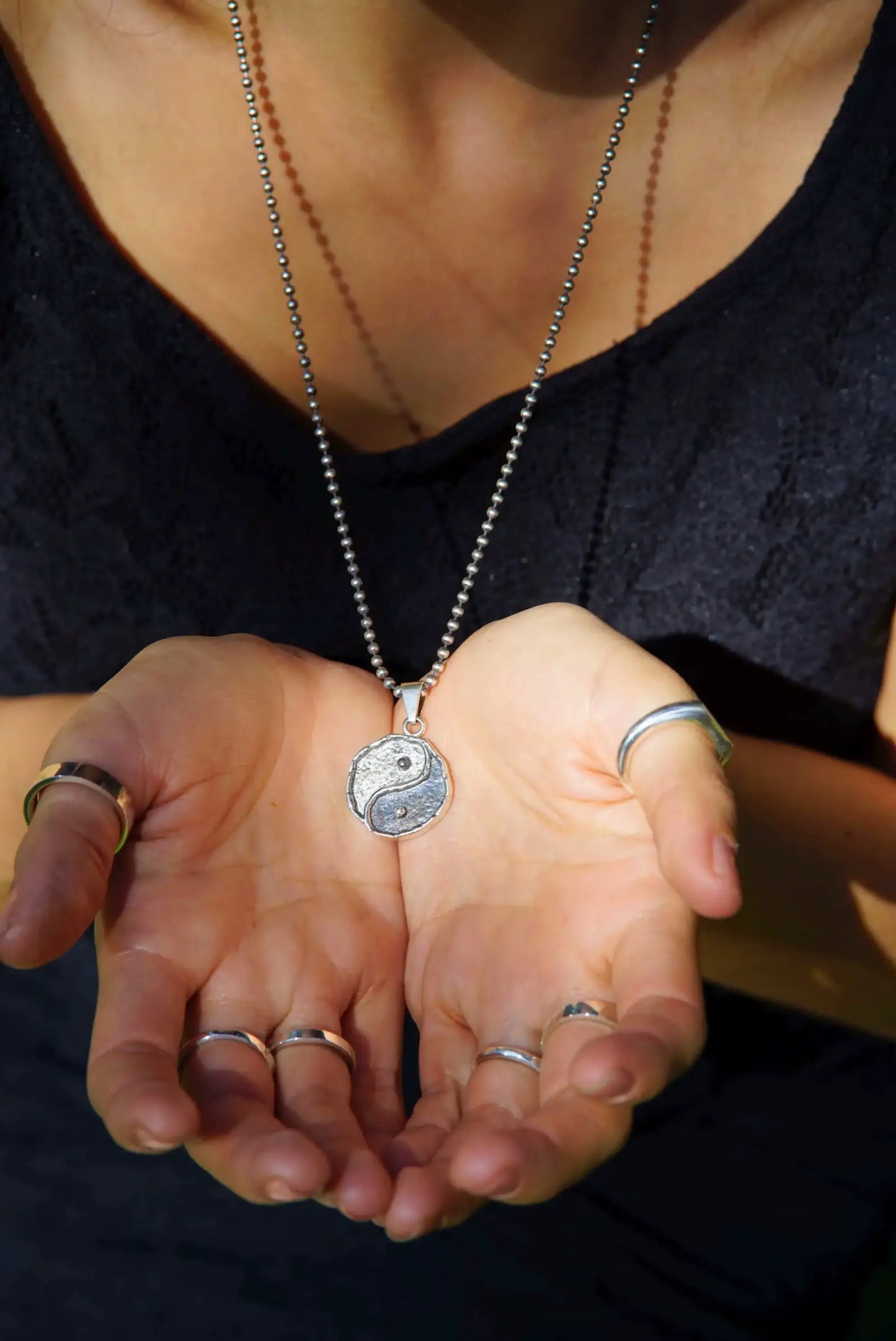 Cadena barbada y colgante Ying Yang en plata esterlina DOPAMYN