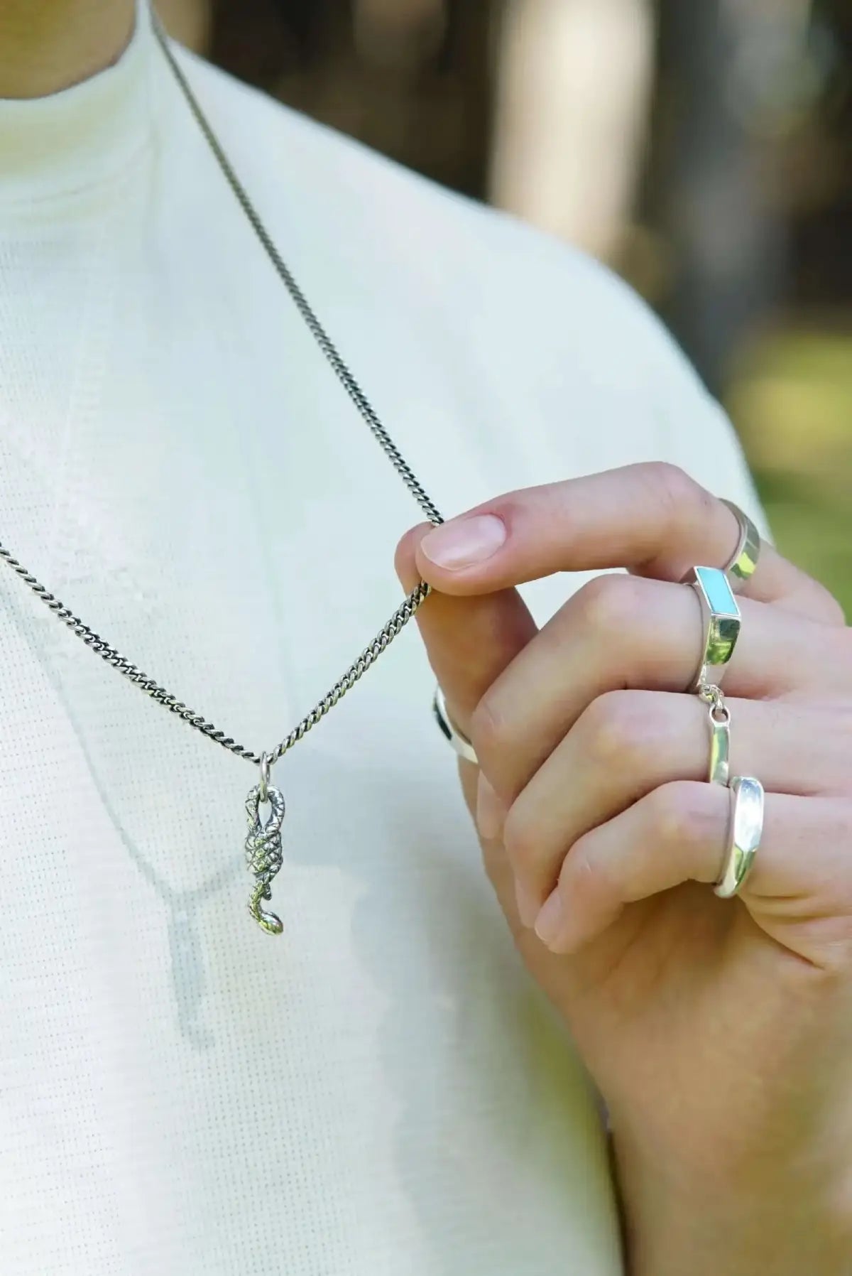 Collar de Serpiente en plata .950 estilo minimalista, artesanal y unisex DOPAMYN