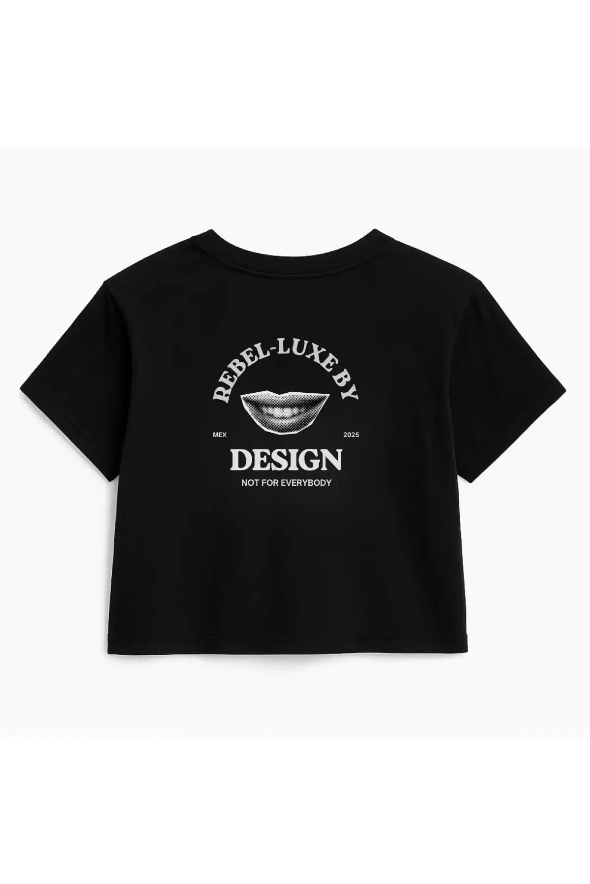 Crop top negro para mujer de algodón premium con diseño gráfico rebel atrás.