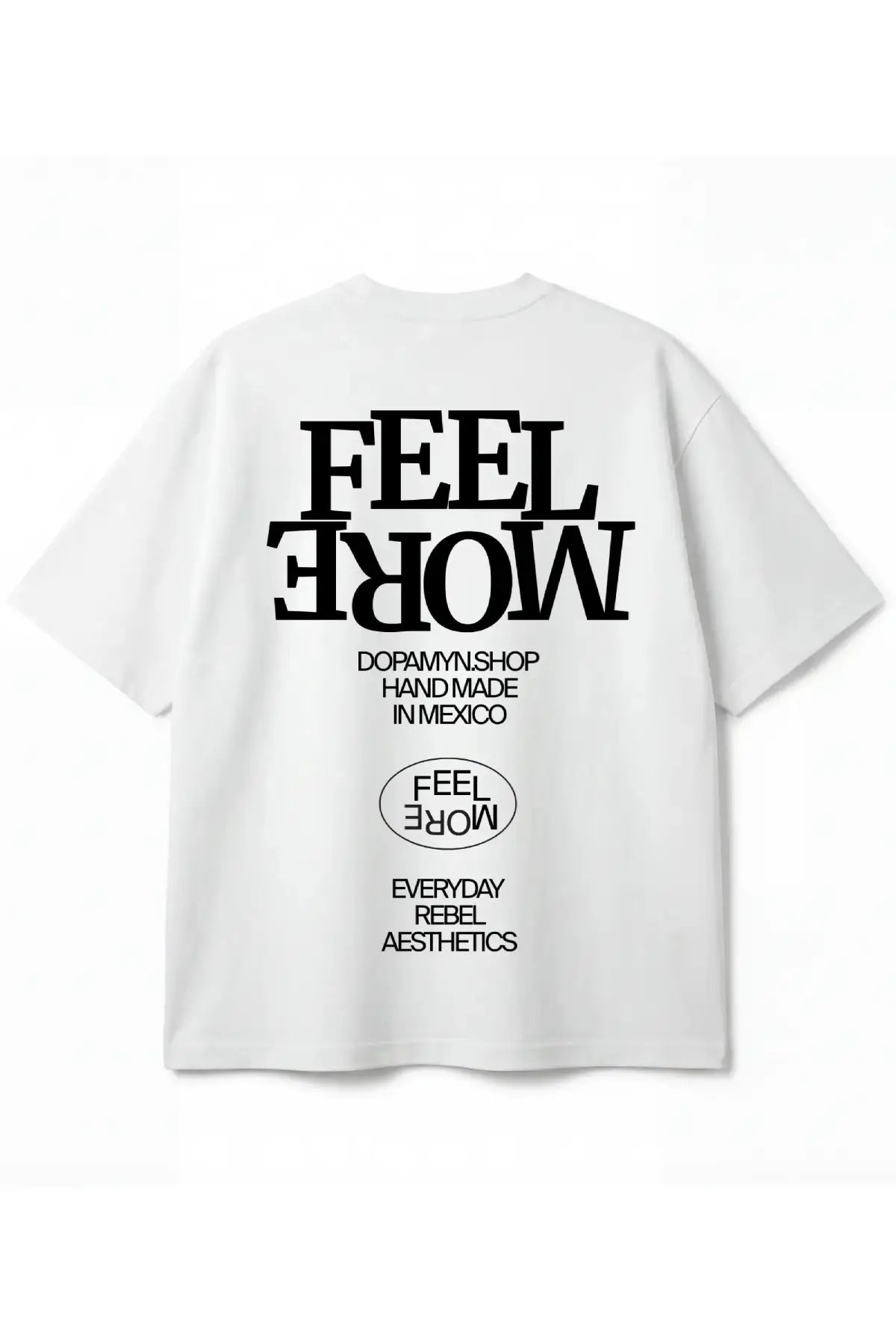 Playera blanca unisex oversize con estampado Feel More de Dopamyn