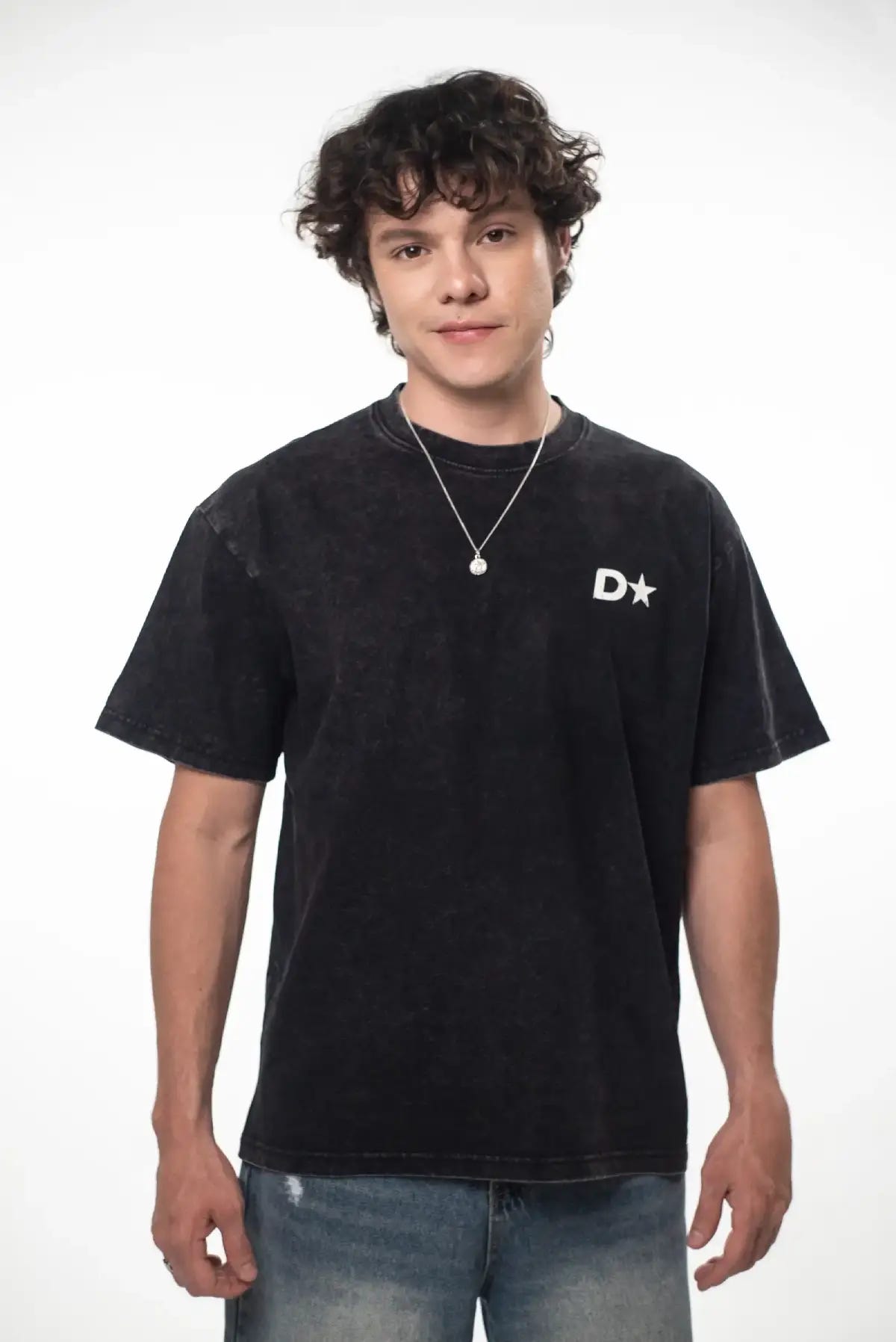 ICON DPMN Semi Oversized Tee Washed Black, detalle del estampado