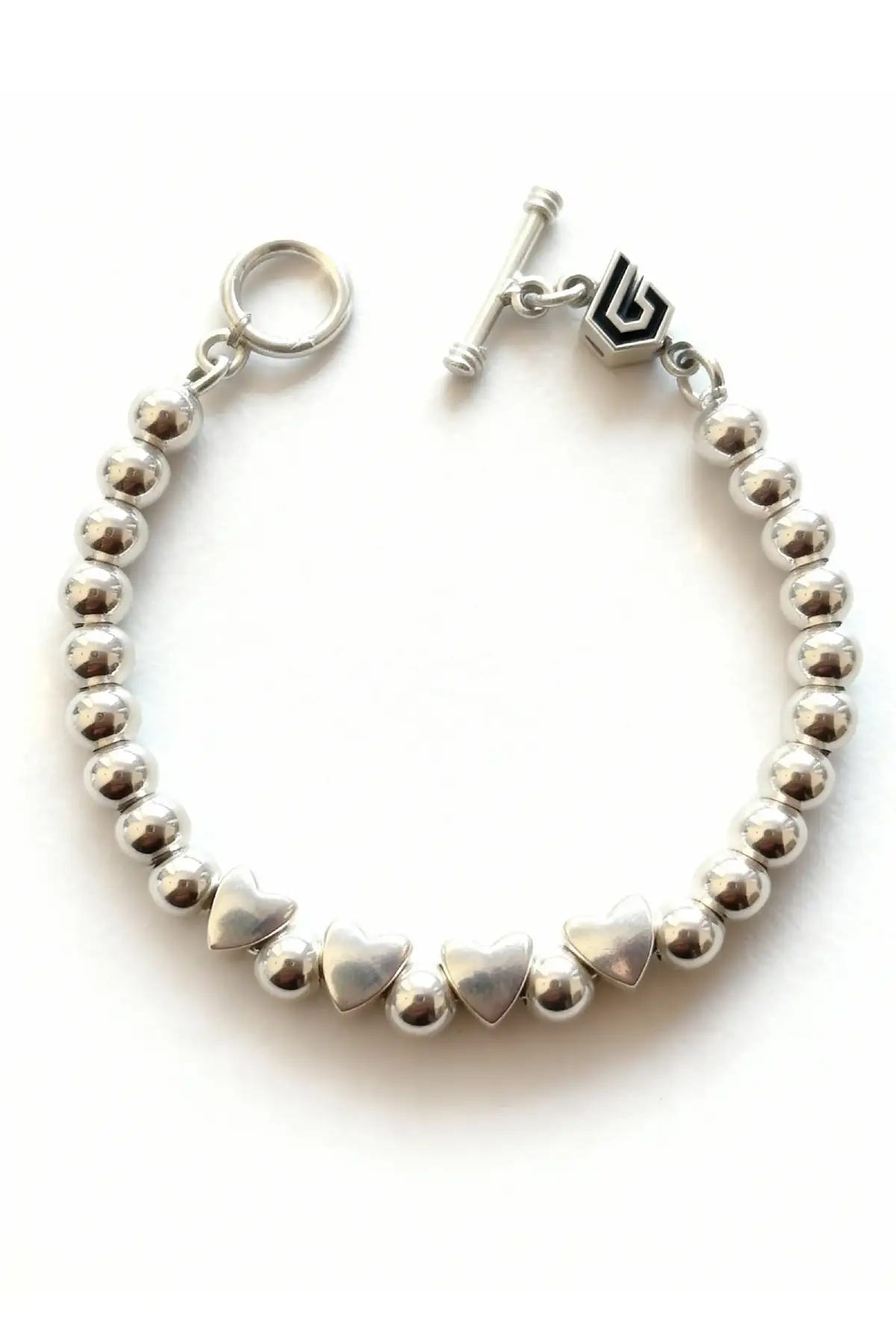 Pulsera unisex de corazones y perlas en plata esterlina hecha a mano. Joyería minimalista de Dopamyn