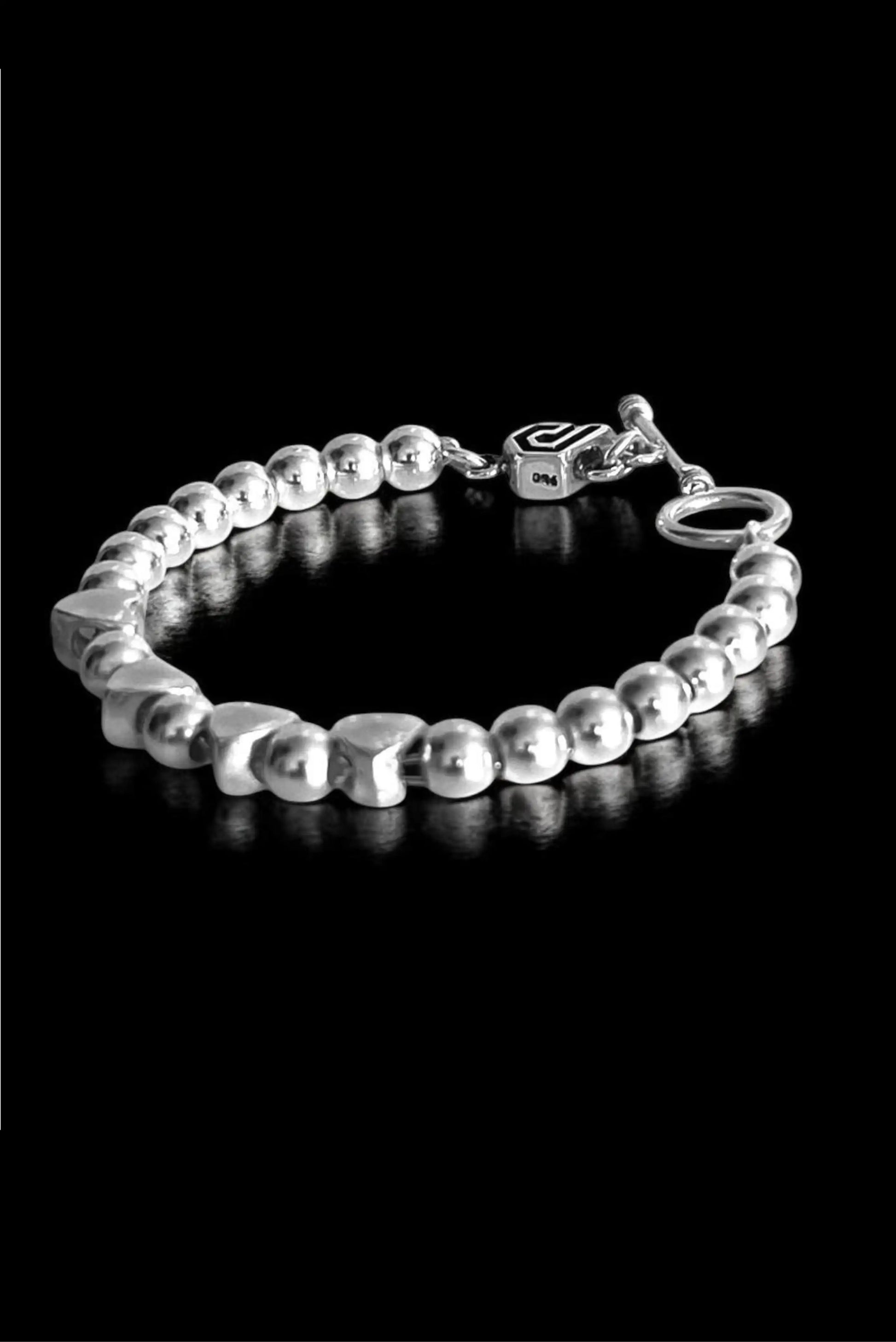 Pulsera unisex de corazones y perlas en plata esterlina hecha a mano – Joyería minimalista de Dopamyn