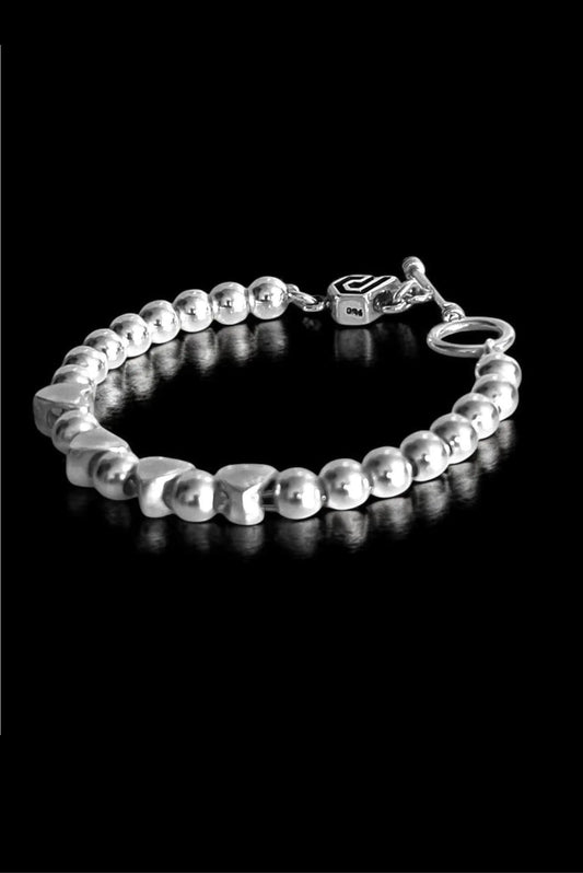 Pulsera unisex de corazones y perlas en plata esterlina hecha a mano – Joyería minimalista de Dopamyn