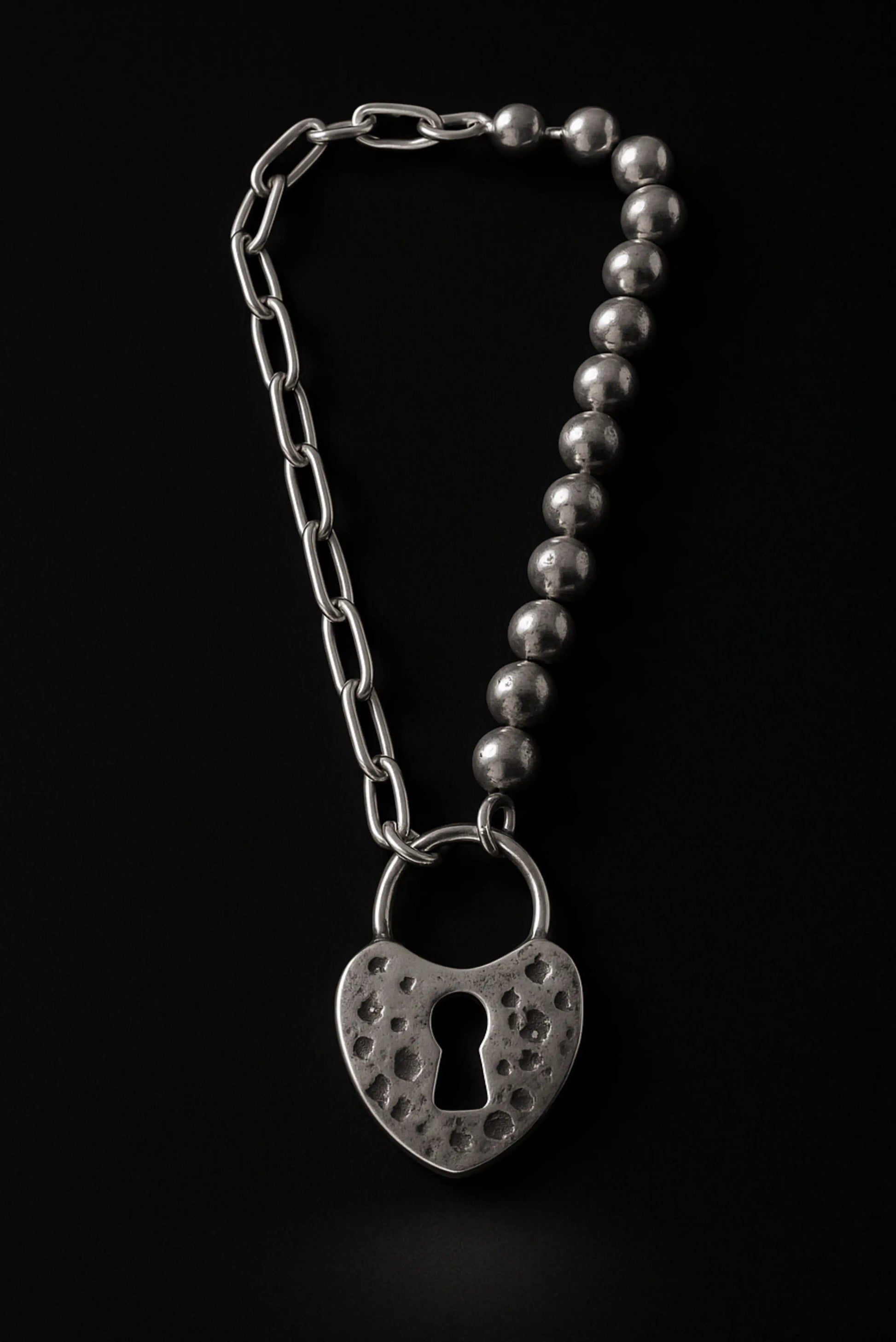 Pulsera LockHeart unisex con perlas, candado de corazón martillado en plata – Dopamyn