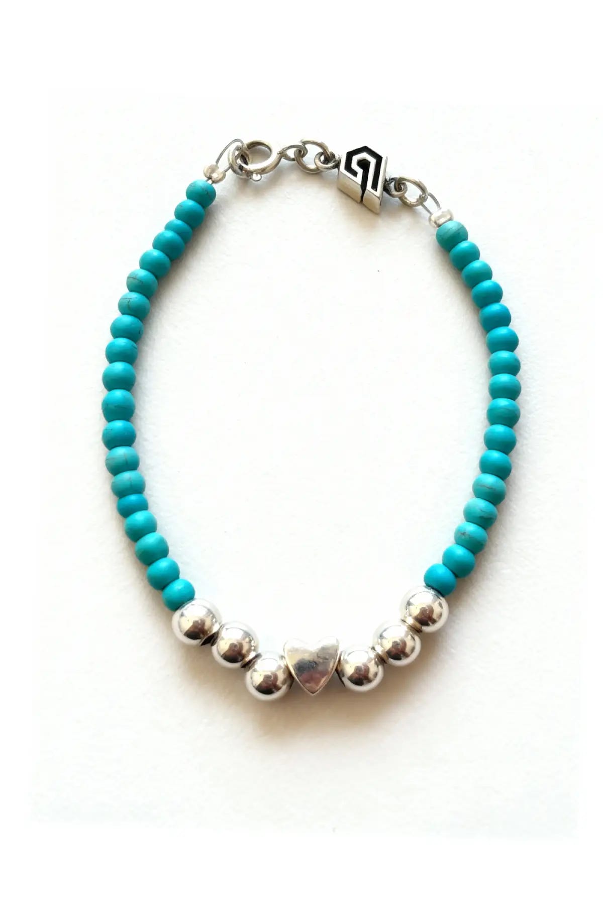 Pulsera Turquesa con piedra natural turquesa y perlas en plata esterlina con un corazón en plata DOPAMYN