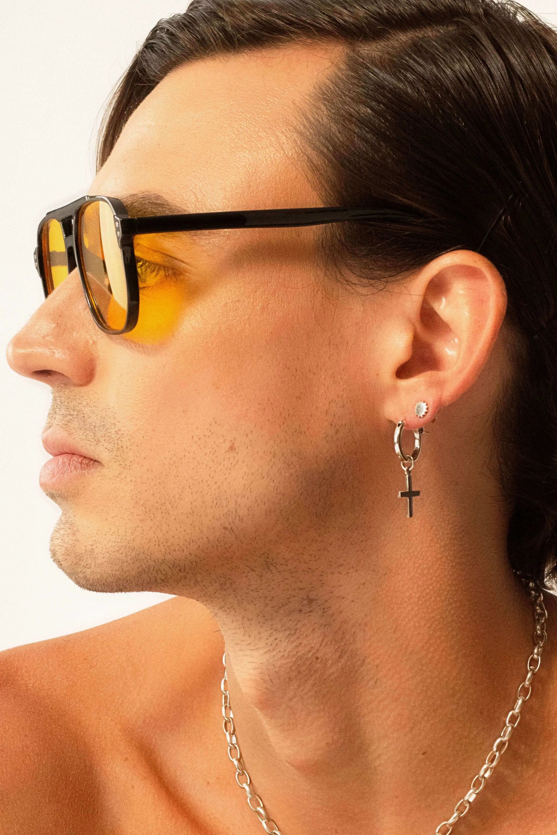 Set de cadena barbada y arete de cruz pavonada en plata esterlina – Dopamyn