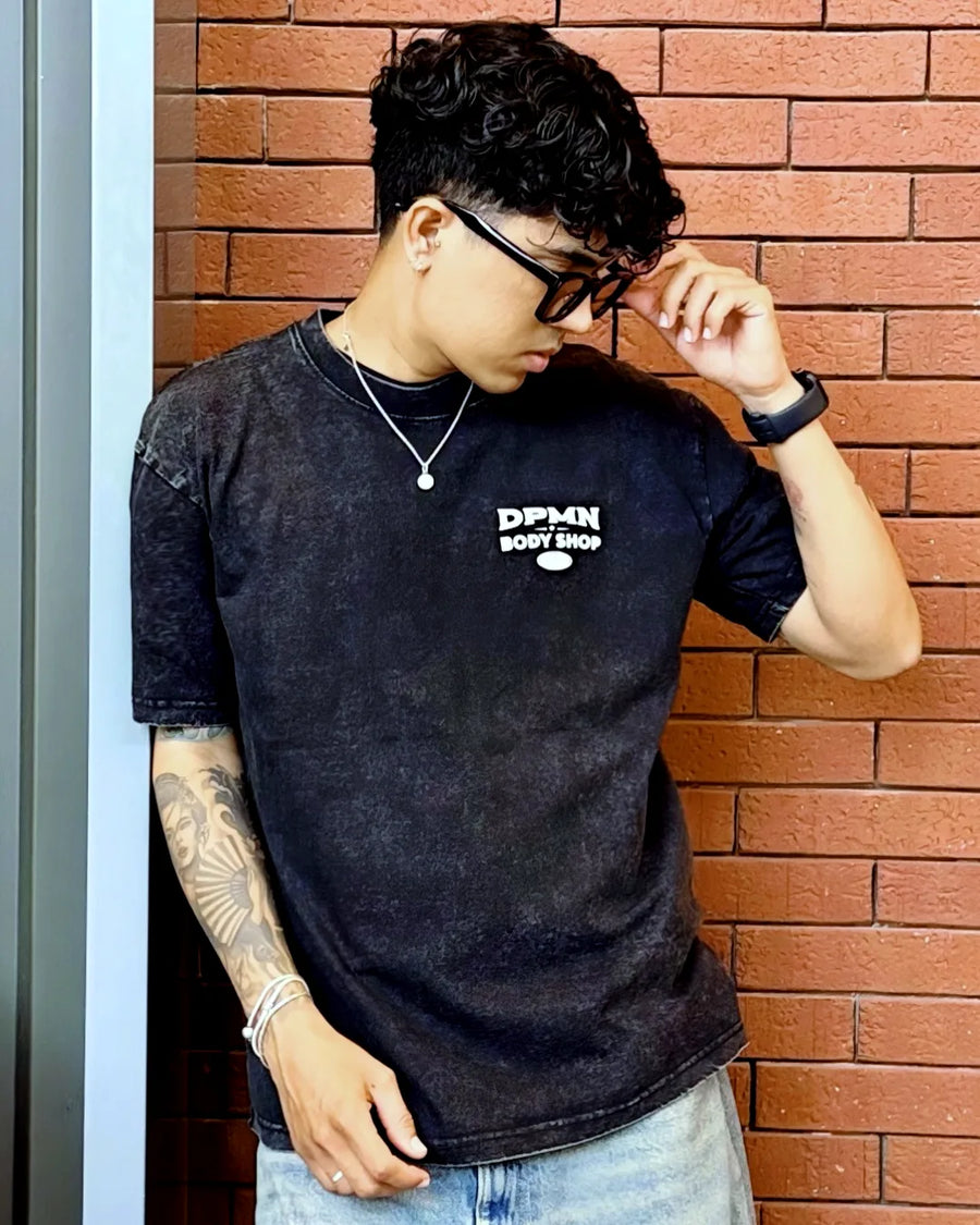 Archive Motors Semi Oversized Tee Washed Black en la calle, estilo DPMN★