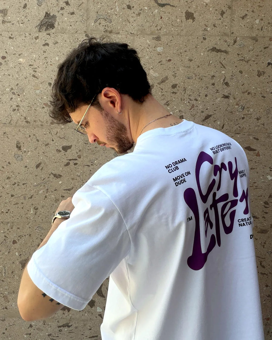Cry Later Oversized Tee en la calle, estilo DPMN★