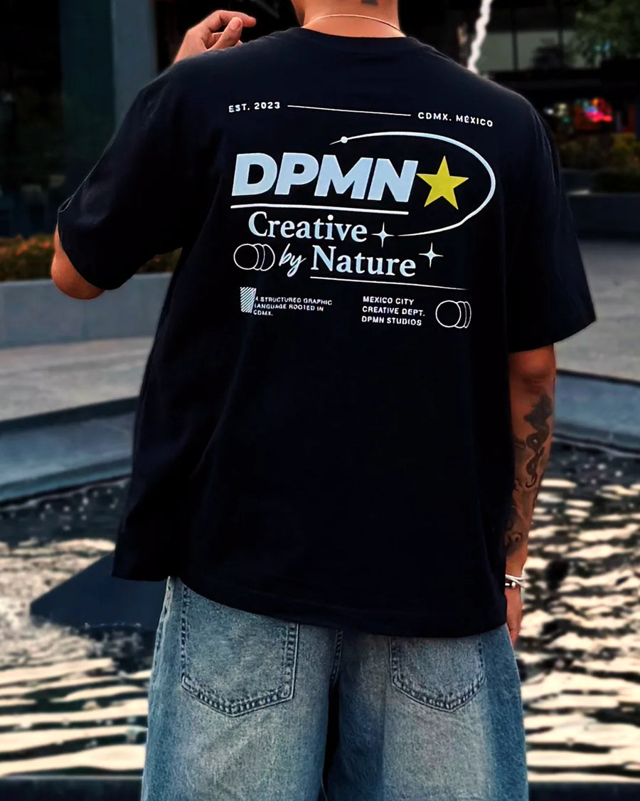 Signature DPMN Oversized Tee All Black en la calle, estilo DPMN★