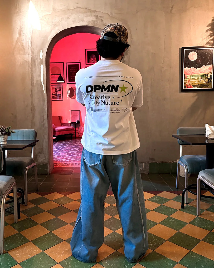Signature DPMN Oversized Tee Off White en la calle, estilo DPMN★