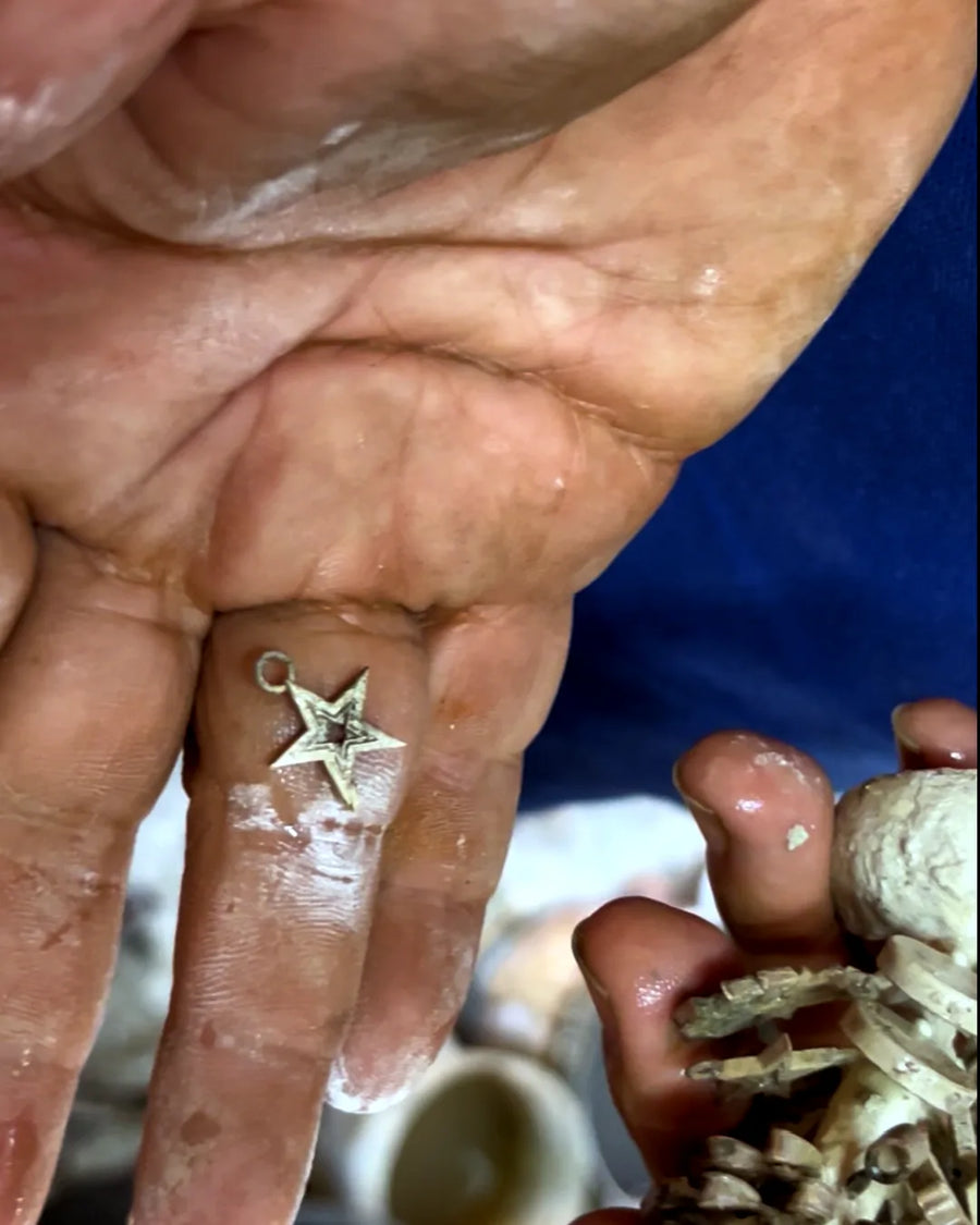 Colgante Estrella recién fundido en el taller DPMN★